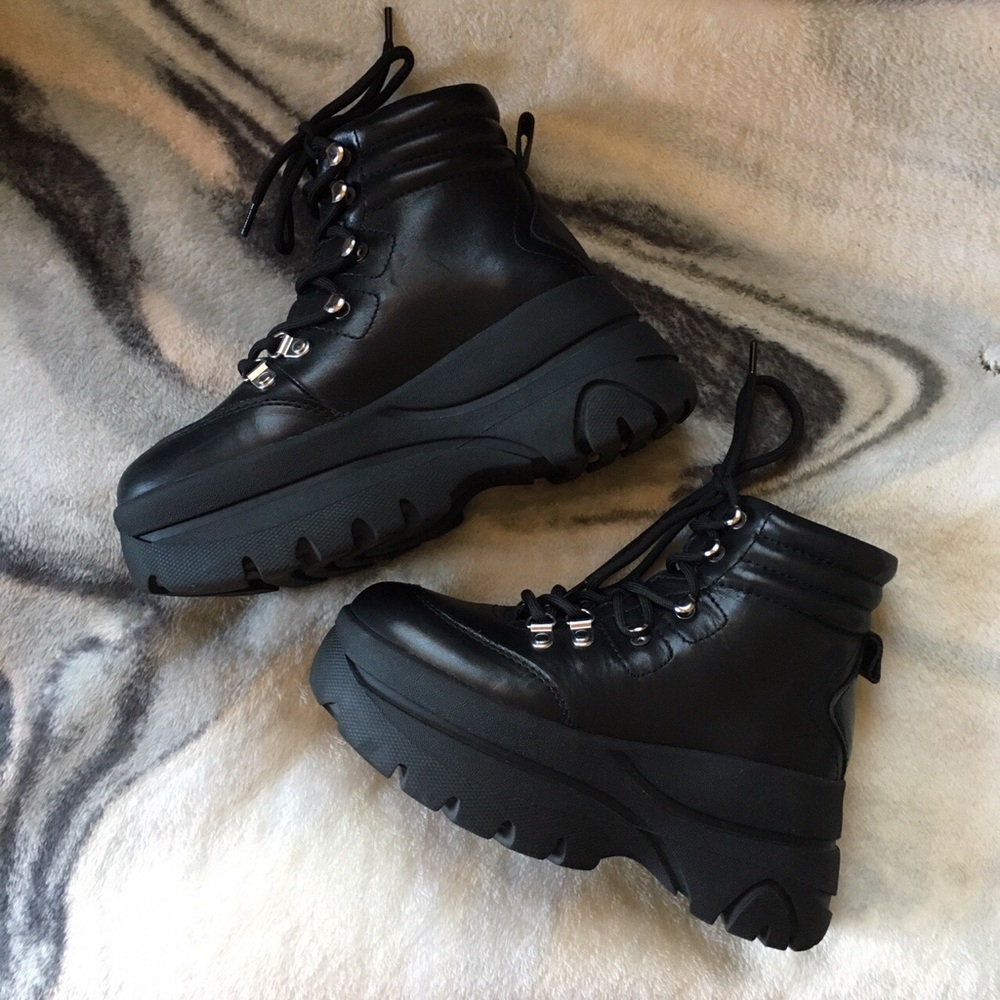 Steve Madden Chunky Platform Boots in Sz 6